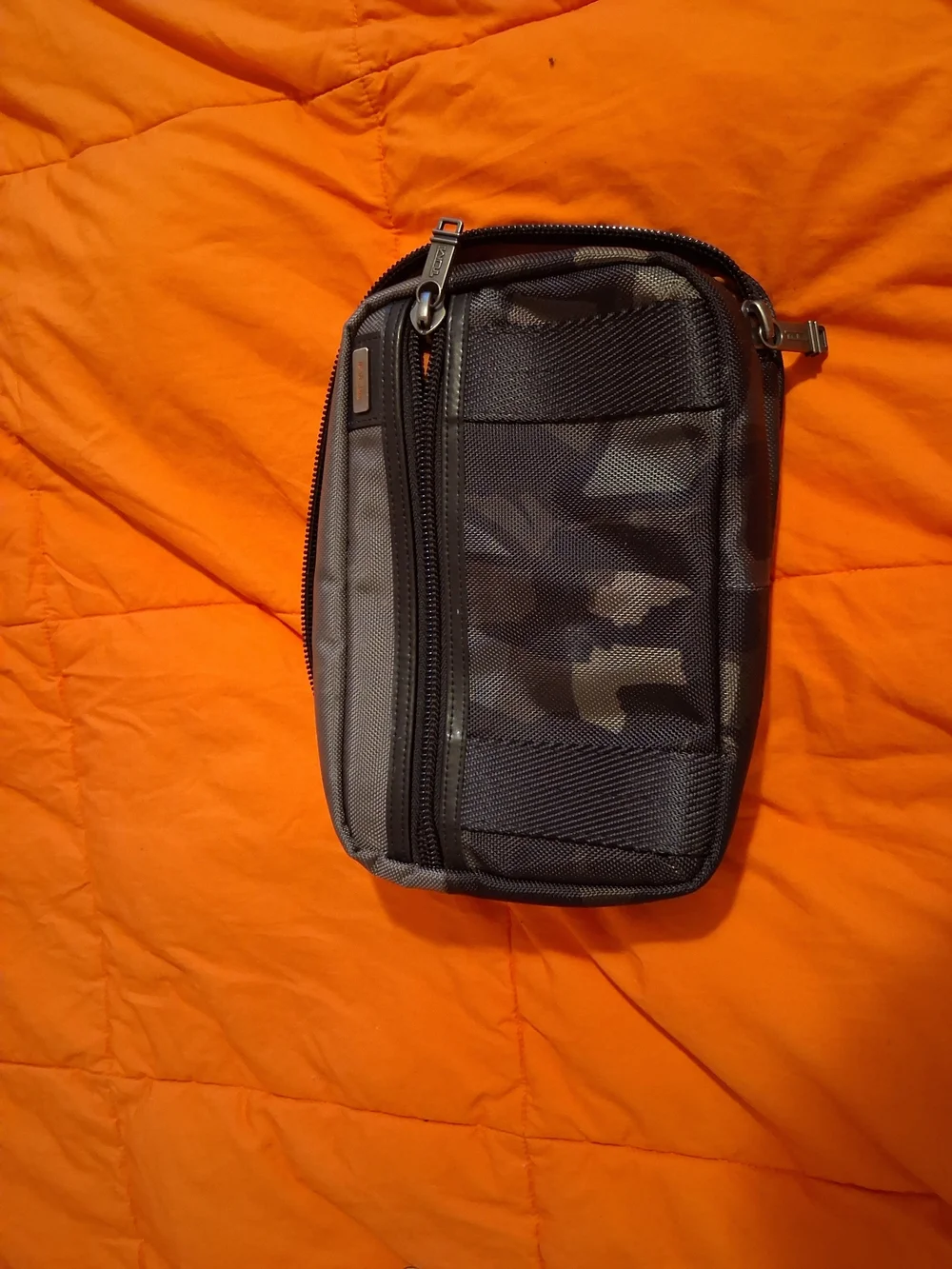 Tumi Camouflage Hanging Toiletry Travel Bag Ballistic Nylon - Picture 2 of 7